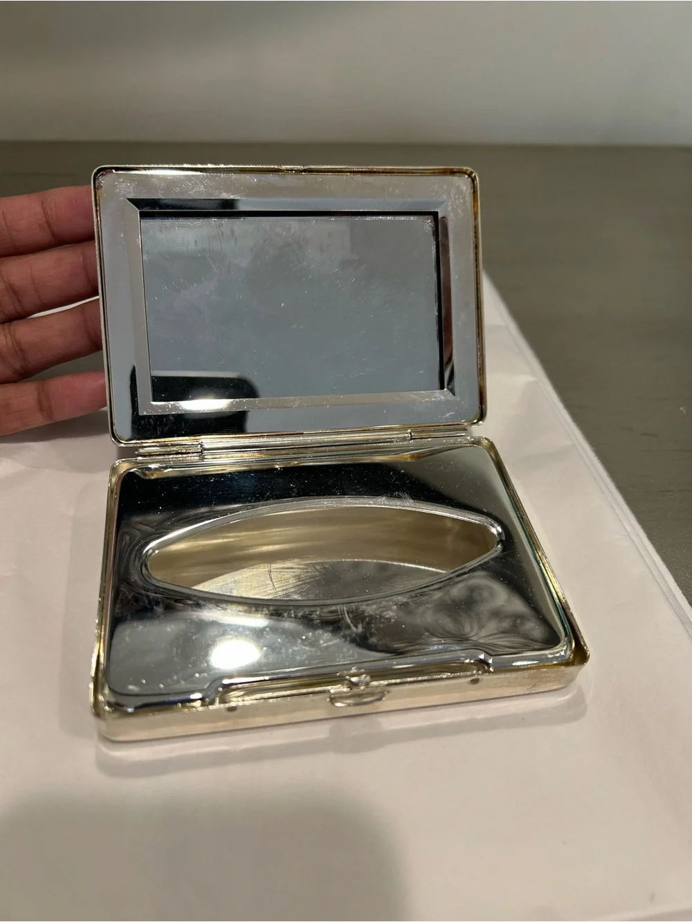 Silver Metal mirror and tissue - Classic Compact .